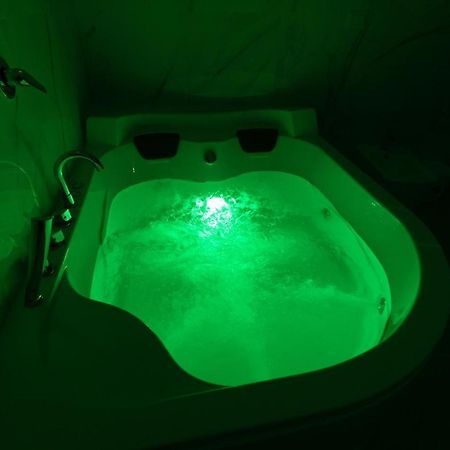 My Brilliant Home With Jacuzzi 2 Steps From St Toledo Napoli Bagian luar foto