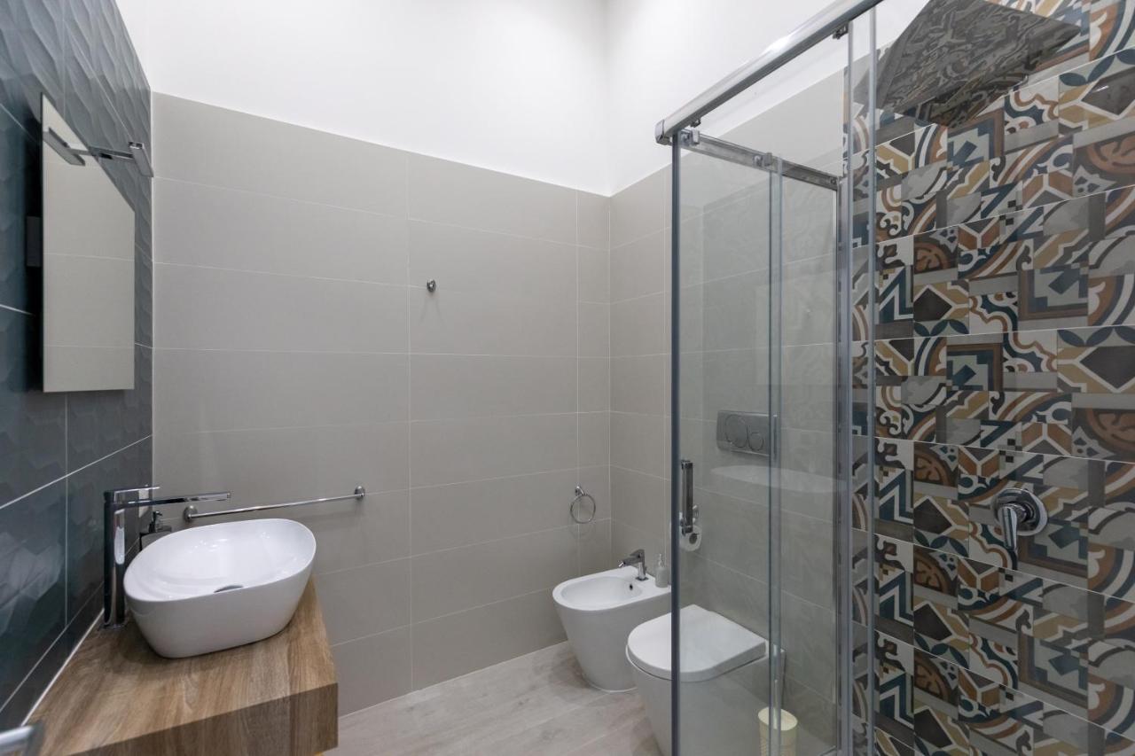 My Brilliant Home With Jacuzzi 2 Steps From St Toledo Napoli Bagian luar foto