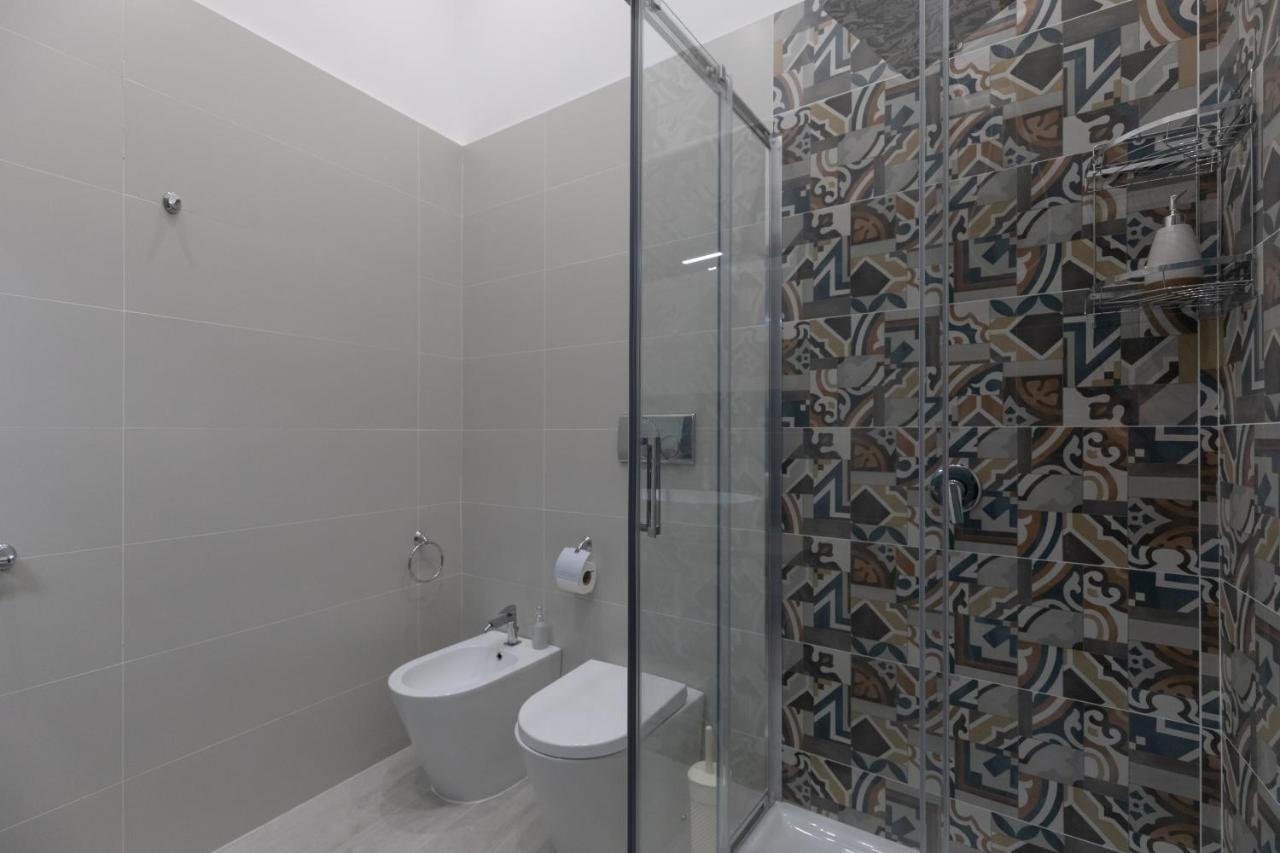 My Brilliant Home With Jacuzzi 2 Steps From St Toledo Napoli Bagian luar foto